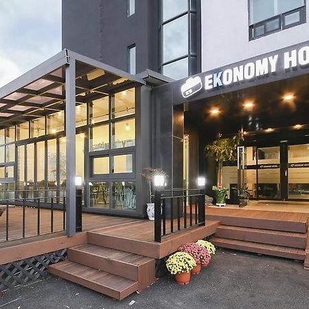 Ekonomy Hotel Сокчхо Экстерьер фото